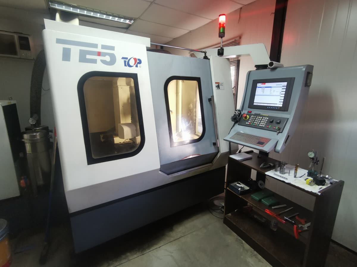 Afiladora CNC de 5 ejes TE5 TOP con control Siemens